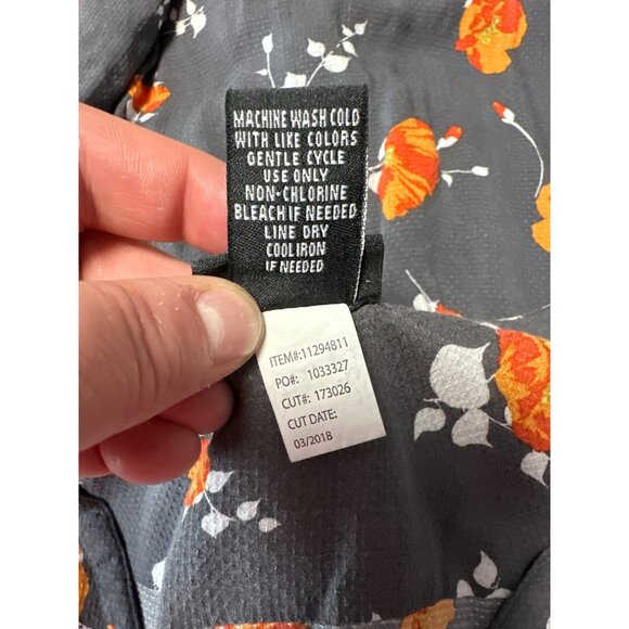 Torrid Gray Floral Button-Front V-Neck Blouse With Short Flutter Sleeves Size 2X - Picture 7 of 8